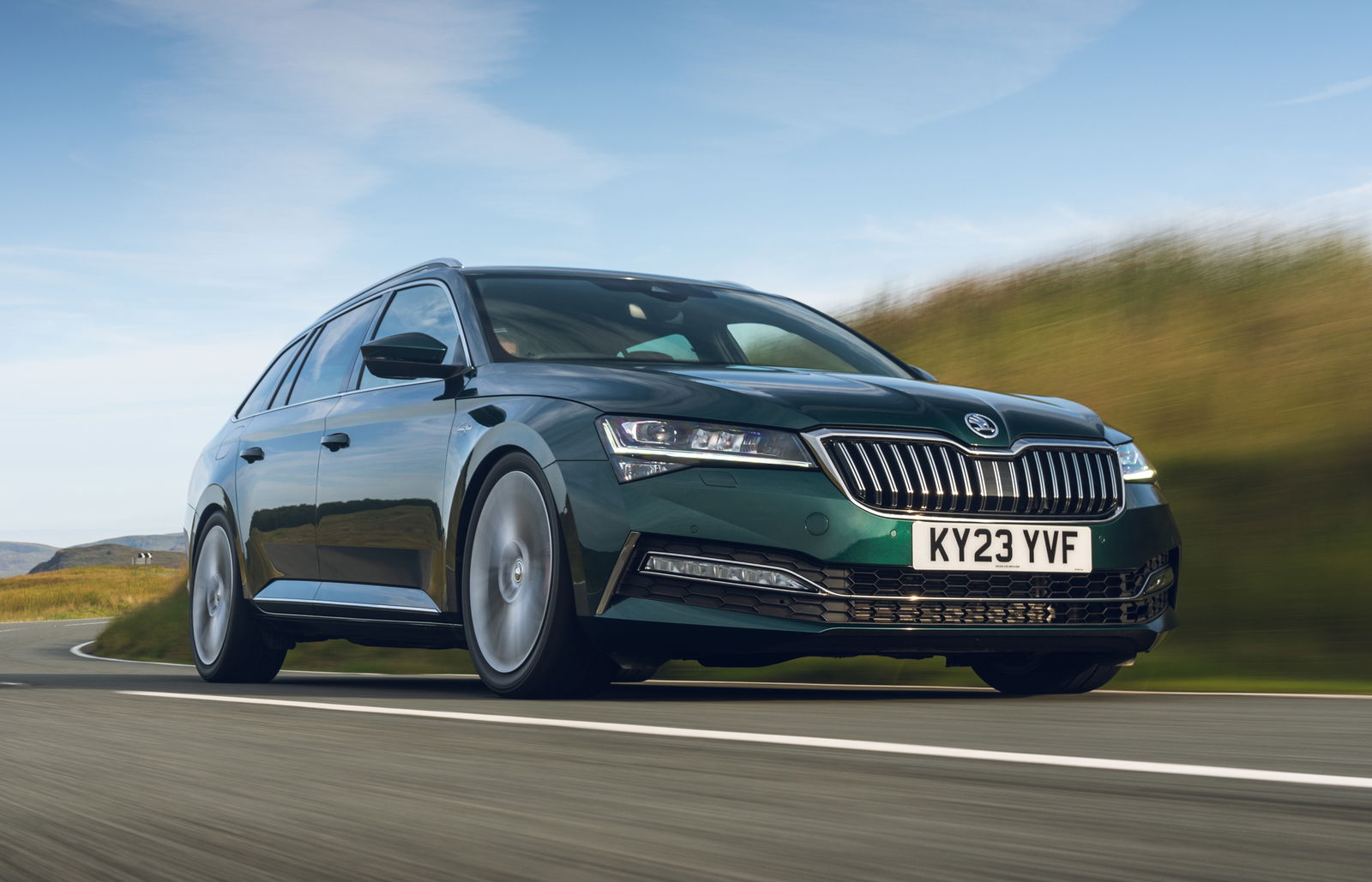 Skoda Superb Sleeper Edition - front